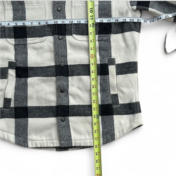 American Eagle Plaid Flannel Shacket Jacket S Gray Black White Snap Front Women - Picture 5 of 6